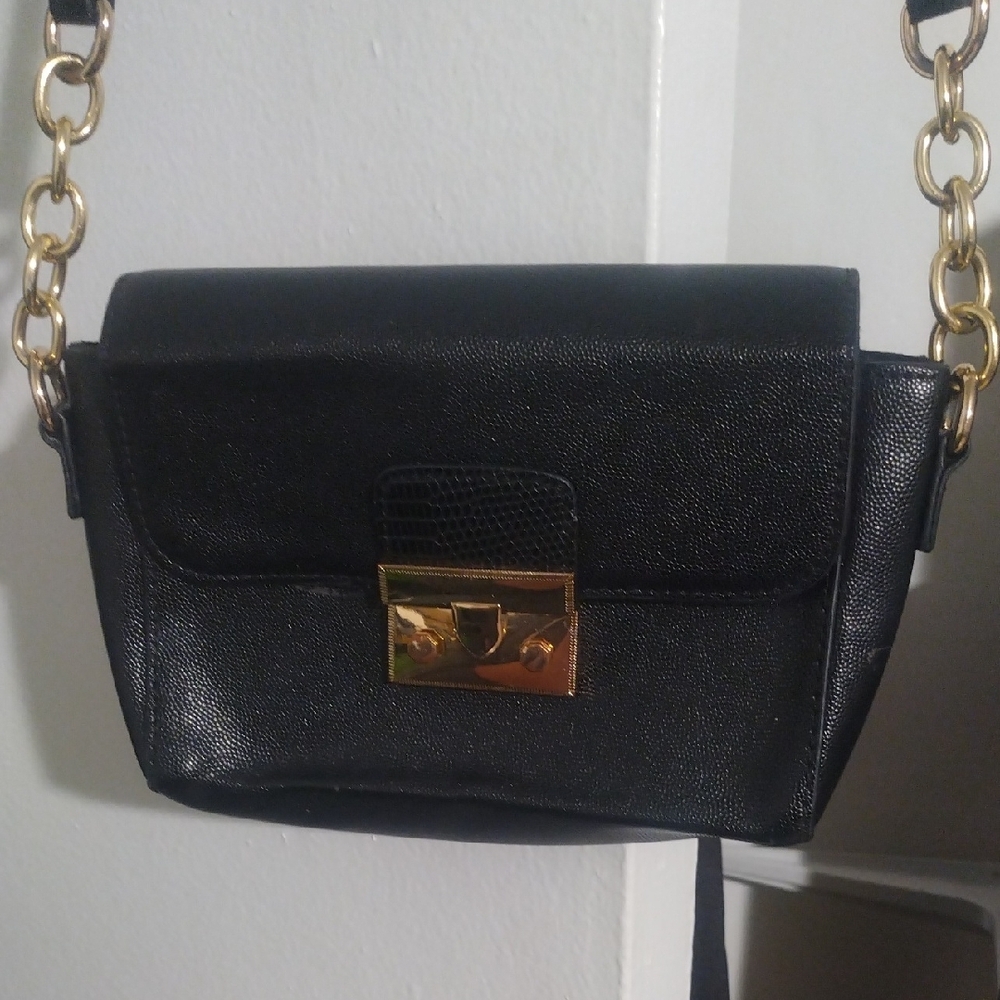 Elegant Black Leather Shoulder Bag